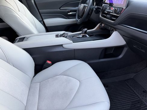 Used 2025 Toyota Grand Highlander MAX Limited image 15