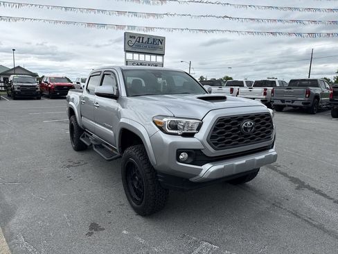 Used 2022 Toyota Tacoma TRD Sport w/ Technology Package AWD/4WD image 15