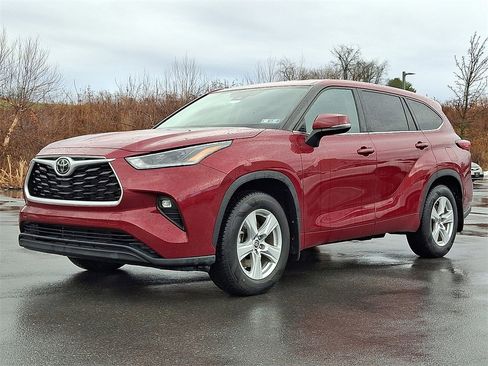 Used 2021 Toyota Highlander LE image 5