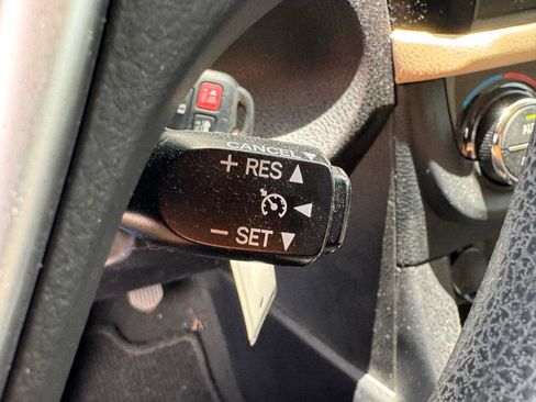 Used 2016 Toyota Corolla LE FWD image 28