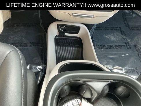 Used 2024 Chrysler Pacifica Touring-L FWD image 20