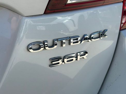 Used 2018 Subaru Outback 3.6R Touring AWD/4WD image 14