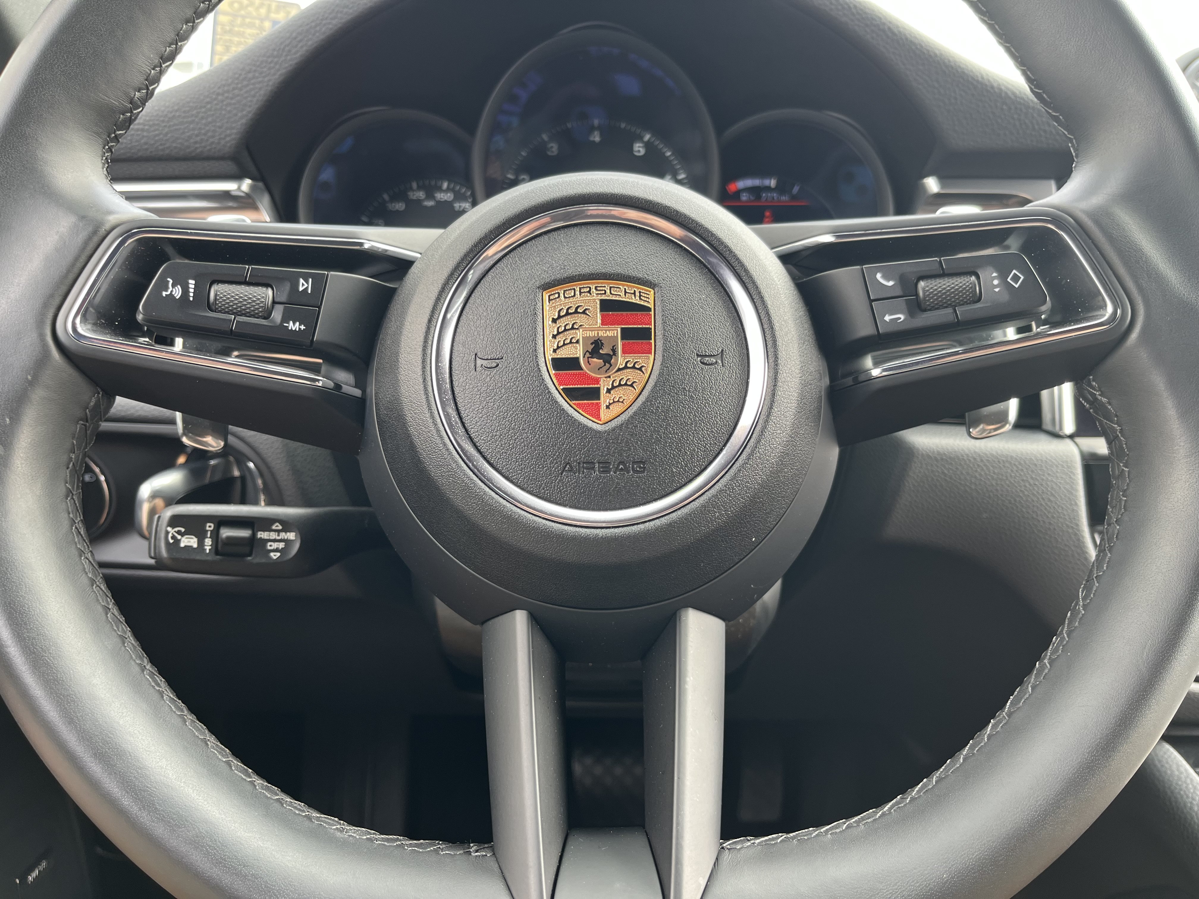 Used 2025 Porsche Macan AWD/4WD image 21