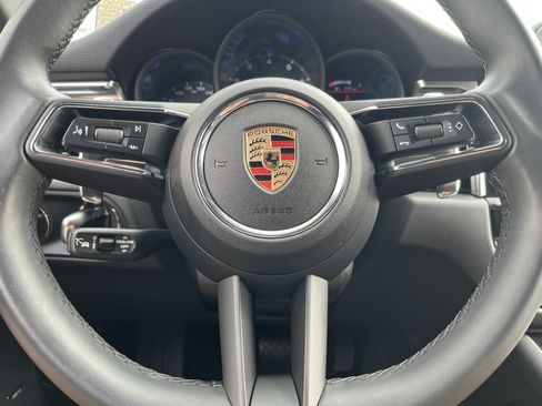 Used 2025 Porsche Macan AWD/4WD image 21