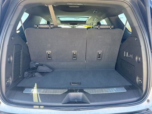 Used 2025 Chevrolet Tahoe High Country image 33