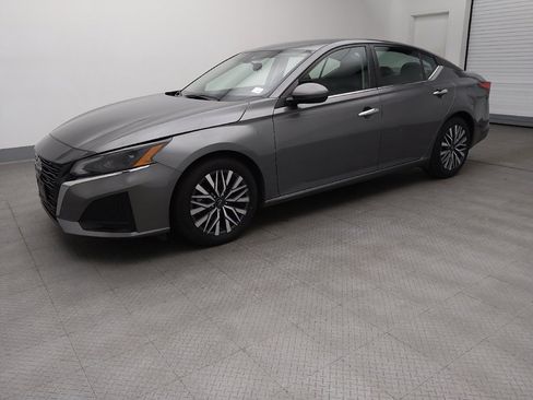 Used 2023 Nissan Altima 2.5 SV image 2