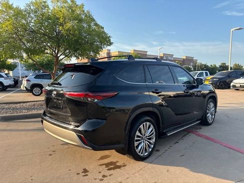 Used 2024 Toyota Highlander Platinum FWD image 5