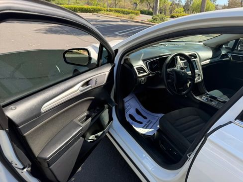 Used 2019 Ford Fusion SE image 10