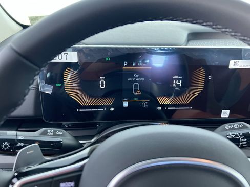 New 2026 Kia Carnival EX FWD image 21