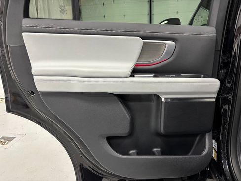 Used 2025 Ford Expedition Platinum AWD/4WD image 40