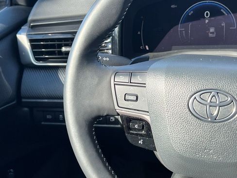 Used 2025 Toyota Camry SE w/ Multimedia Upgrade Package image 22