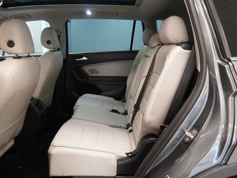 Used 2018 Volkswagen Tiguan SEL Premium w/ 3rd Row Seat Package AWD/4WD image 27