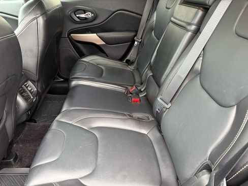 Used 2018 Jeep Cherokee Limited image 9