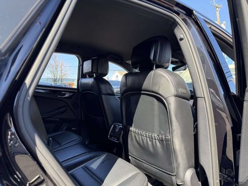 Used 2022 Porsche Macan S AWD/4WD image 16