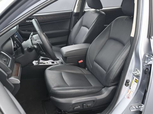 Used 2019 Subaru Outback 3.6R Limited w/ Popular Package #2 AWD/4WD image 12