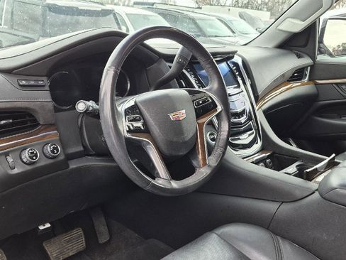 Used 2020 Cadillac Escalade ESV Luxury image 9