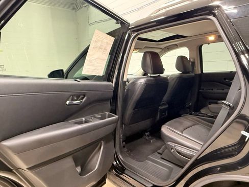 Used 2023 Nissan Pathfinder SL w/ SL Premium Package AWD/4WD image 30