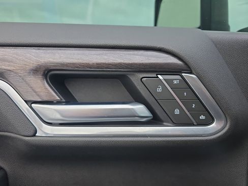 Used 2025 Chevrolet Silverado 2500 LTZ w/ LTZ Plus Package image 11