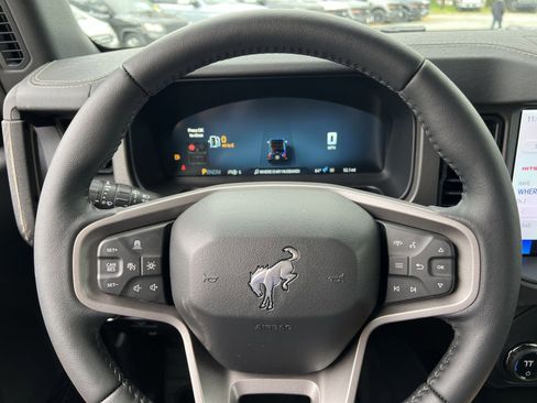 New 2025 Ford Bronco Badlands image 16