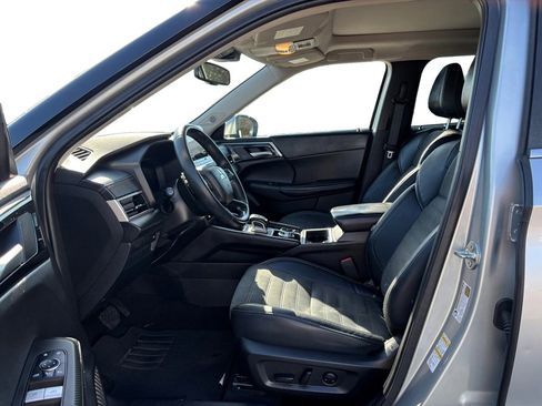 Used 2023 Mitsubishi Outlander SE image 14