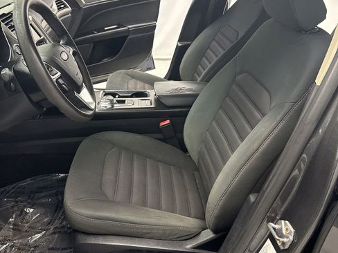 Certified 2017 Ford Fusion SE w/ Fusion SE Technology Package image 9