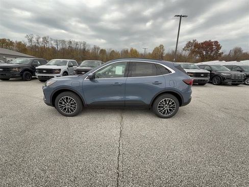 New 2026 Ford Escape SE image 2