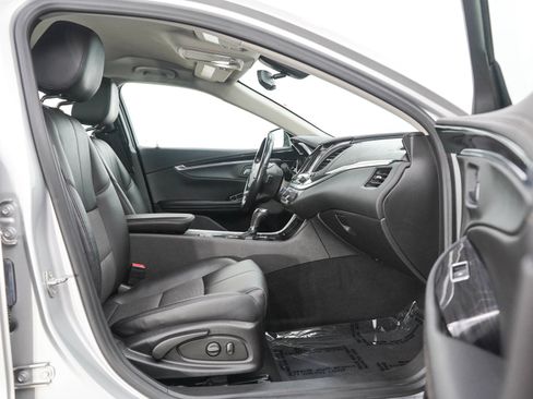 Used 2018 Chevrolet Impala LT FWD image 11
