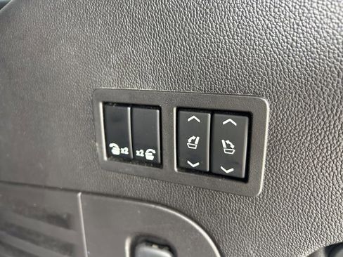 Used 2015 Cadillac Escalade Premium image 16