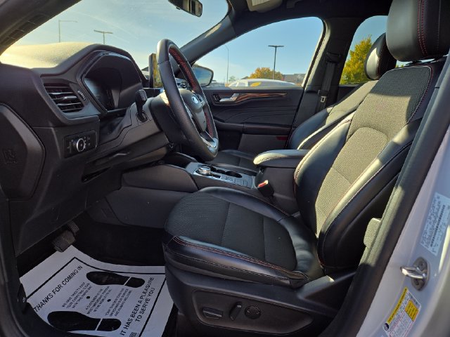 Used 2025 Ford Escape ST-Line Select AWD/4WD image 2