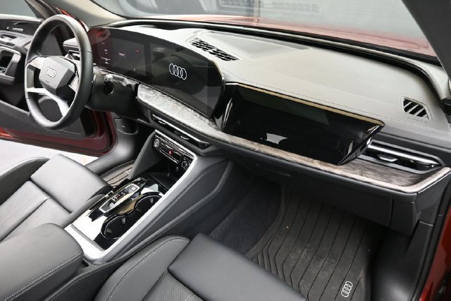 Used 2025 Audi Q5 Premium Plus w/ Premium Plus AWD/4WD image 13