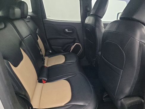 Used 2015 Jeep Renegade Latitude image 19