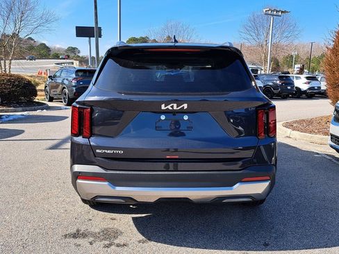 New 2026 Kia Sorento S w/ S Panoramic Sunroof Package FWD image 5