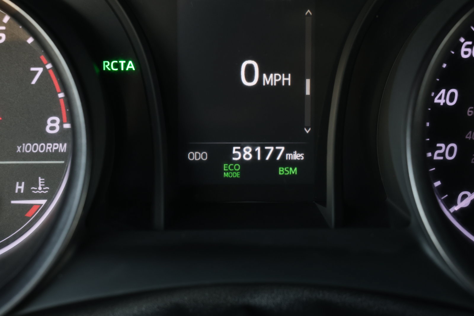 Used 2024 Toyota Camry SE w/ Convenience Package FWD image 3