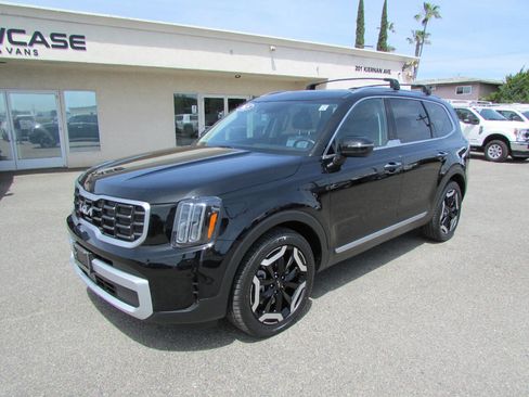 Used 2025 Kia Telluride S AWD/4WD image 3