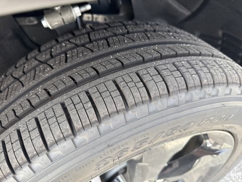 New 2025 Jeep Grand Cherokee Limited w/ Black Appearance Package image 11