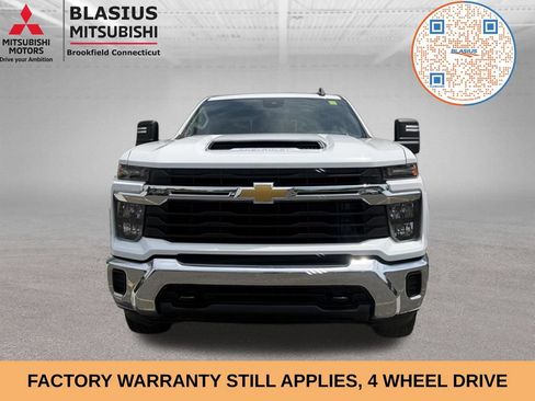 Used 2024 Chevrolet Silverado 2500 LT AWD/4WD image 3