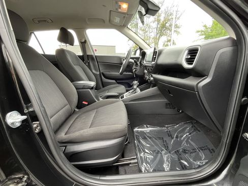 Used 2023 Hyundai Venue SE w/ Cargo Package FWD image 22
