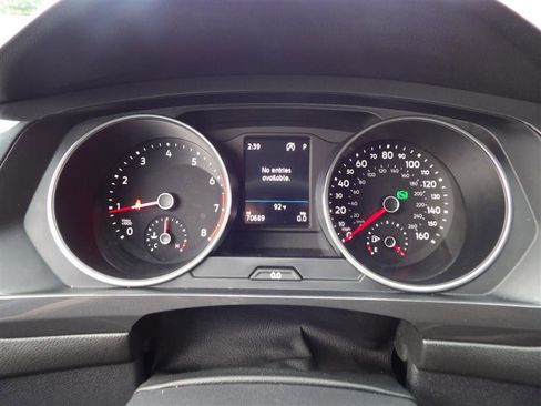 Used 2018 Volkswagen Tiguan S image 18