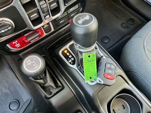 Used 2024 Jeep Wrangler Willys image 39