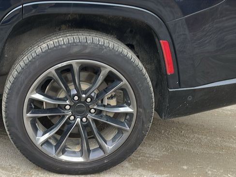 Used 2025 Jeep Grand Wagoneer Series II Obsidian w/ Quick Order Packagew 28T image 12