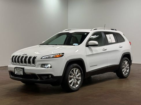 Used 2017 Jeep Cherokee Limited AWD/4WD image 7