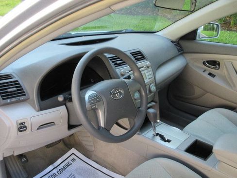 Used 2009 Toyota Camry LE image 10