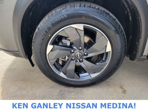 Certified 2025 Nissan Rogue SV image 18