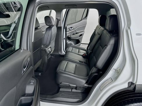 Used 2023 GMC Acadia SLT image 31