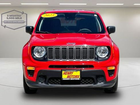 Used 2023 Jeep Renegade Latitude AWD/4WD image 2