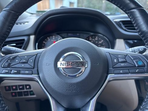 Used 2020 Nissan Rogue SV w/ Premium Package image 11