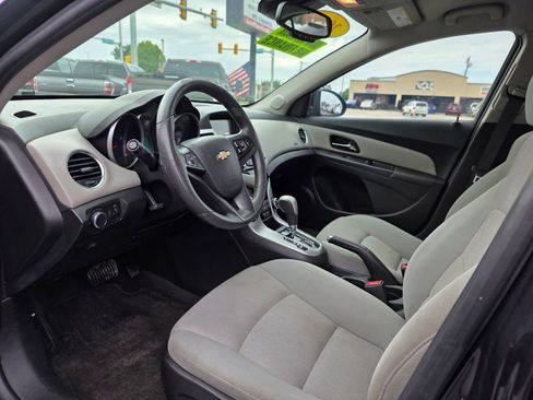 Used 2016 Chevrolet Cruze LT FWD image 3