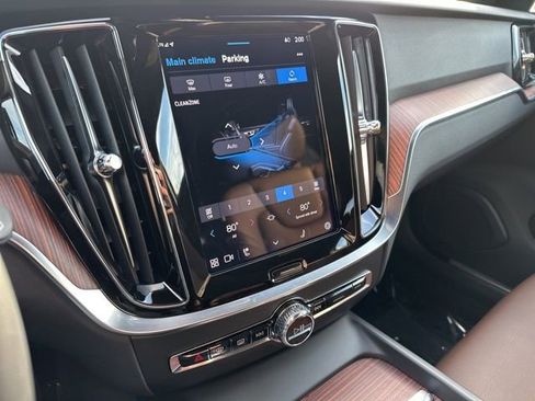 Certified 2025 Volvo V60 B5 Cross Country Plus image 21