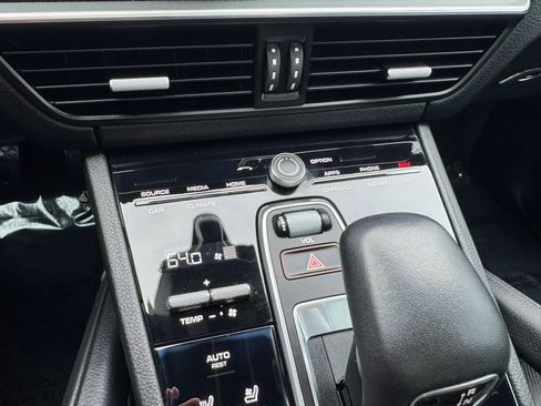Used 2019 Porsche Cayenne image 36