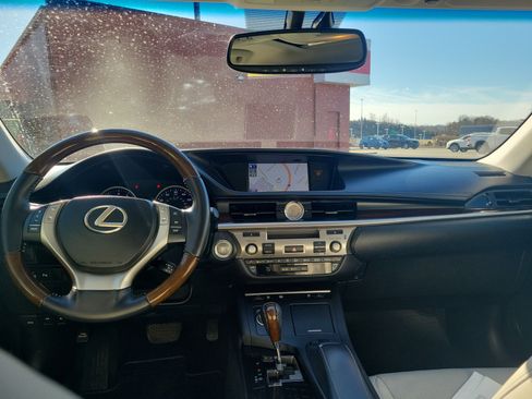 Used 2013 Lexus ES 350 w/ Luxury Pkg image 9